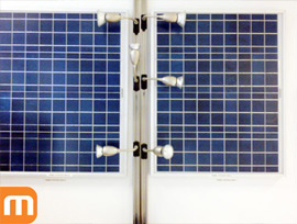 Pormenor de painéis solares fotovoltaicos utilizados nos cursos de energias renováveis