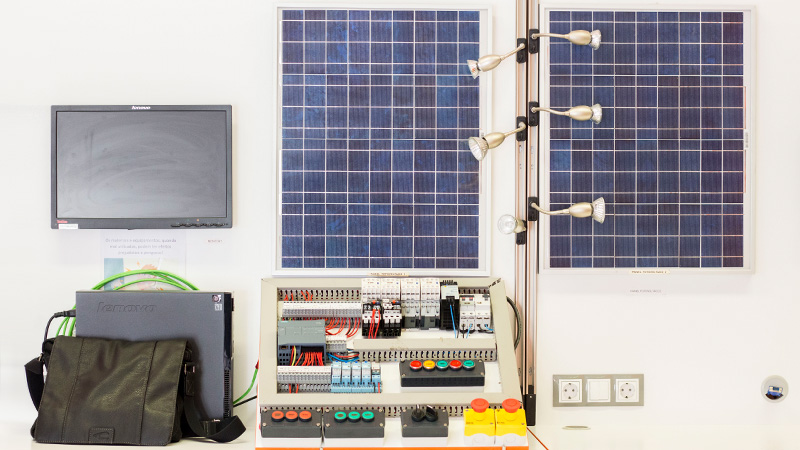 Pormenor do laboratório para os cursos de energias renováveis no Porto